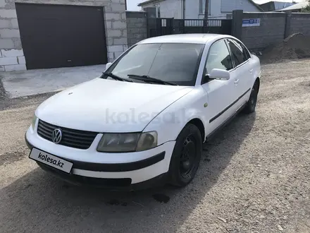 Volkswagen Passat 1997 года за 1 250 000 тг. в Астана – фото 2