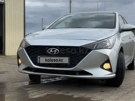 Hyundai Accent 2020 года за 7 299 000 тг. в Актобе – фото 4