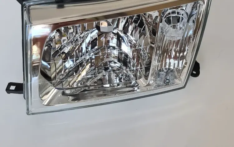 Фары на Toyota LandCruiser 105GX (стекло) за 190 000 тг. в Караганда