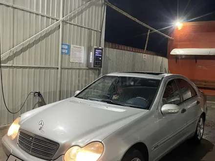 Mercedes-Benz C 180 2001 года за 3 100 000 тг. в Семей – фото 4