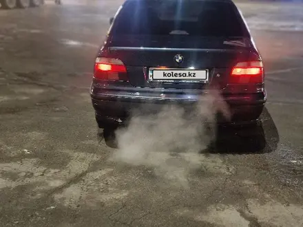 BMW 528 1998 года за 3 150 000 тг. в Астана – фото 4