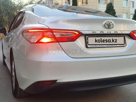 Toyota Camry 2020 года за 13 200 000 тг. в Алматы – фото 11