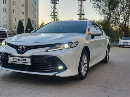 Toyota Camry 2020 года за 13 200 000 тг. в Алматы – фото 2