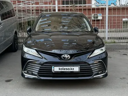 Toyota Camry 2021 года за 15 800 000 тг. в Алматы