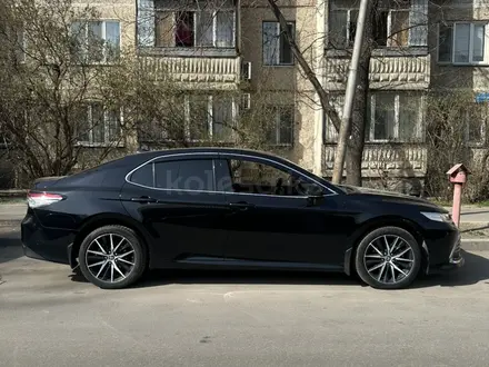 Toyota Camry 2021 года за 15 800 000 тг. в Алматы – фото 4