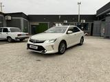 Toyota Camry 2017 года за 13 200 000 тг. в Туркестан – фото 2