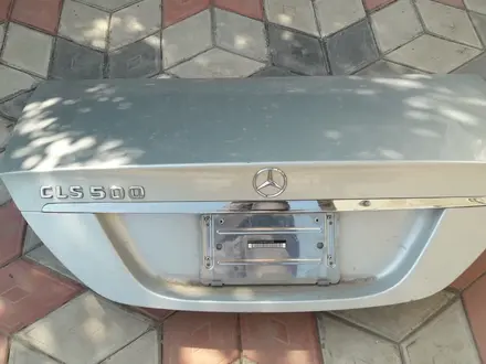 Крышка багажника c219 за 35 000 тг. в Алматы