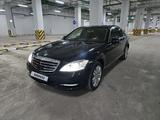 Mercedes-Benz S 350 2010 года за 9 990 000 тг. в Астана