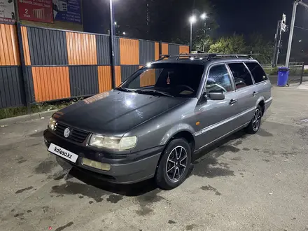 Volkswagen Passat 1993 года за 1 300 000 тг. в Уральск – фото 2