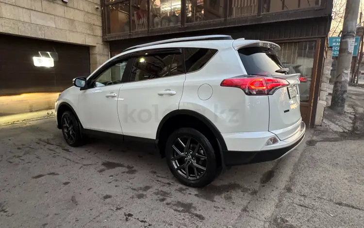 Toyota RAV4 2017 года за 12 500 000 тг. в Алматы