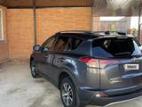 Toyota RAV4 2017 года за 9 000 000 тг. в Атырау – фото 4