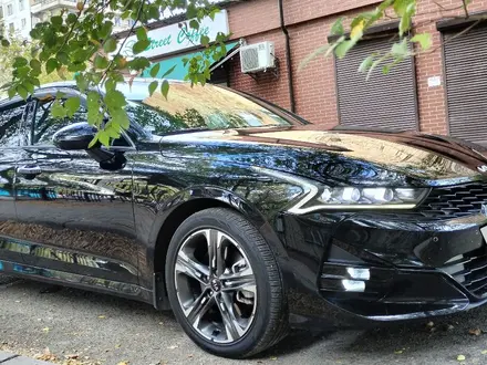 Kia K5 2021 года за 9 950 000 тг. в Караганда – фото 2