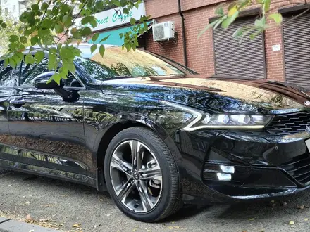 Kia K5 2021 года за 9 950 000 тг. в Караганда