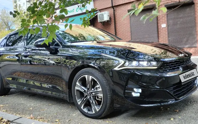 Kia K5 2021 года за 9 950 000 тг. в Караганда
