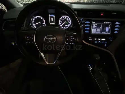 Toyota Camry 2019 года за 12 200 000 тг. в Алматы – фото 4