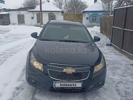 Chevrolet Cruze 2012 года за 2 900 000 тг. в Семей – фото 2