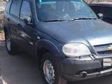 Chevrolet Niva 2013 года за 2 400 000 тг. в Атырау – фото 2