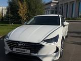 Hyundai Sonata 2022 годаүшін10 300 000 тг. в Астана – фото 2