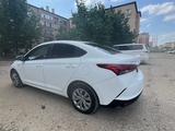 Hyundai Solaris 2021 годаfor7 500 000 тг. в Актобе – фото 3