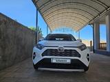 Toyota RAV4 2019 года за 15 500 000 тг. в Актау