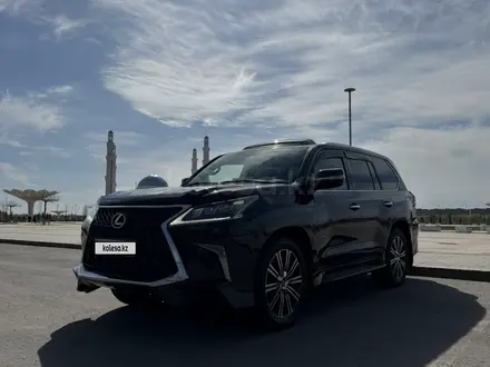 Lexus LX 570 2017 года за 41 100 000 тг. в Астана – фото 2