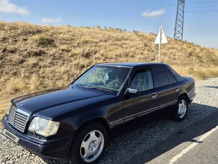 Mercedes-Benz E 220 1994 года за 2 700 000 тг. в Шымкент – фото 2