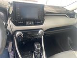 Toyota RAV4 2020 года за 12 400 000 тг. в Атырау – фото 2