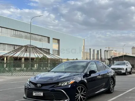 Toyota Camry 2021 года за 10 790 000 тг. в Актау