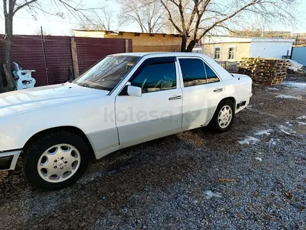 Mercedes-Benz E 230 1991 года за 1 500 000 тг. в Актобе – фото 3