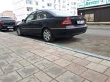 Mercedes-Benz C 240 2004 года за 3 500 000 тг. в Атырау – фото 2