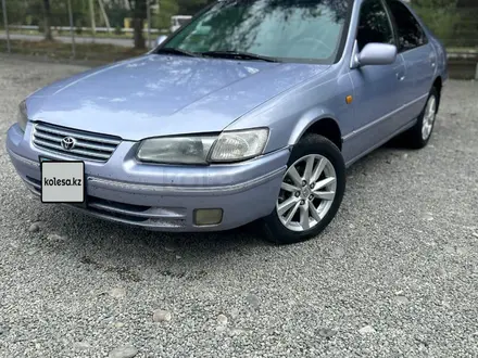 Toyota Camry 1997 года за 3 600 000 тг. в Алматы – фото 2