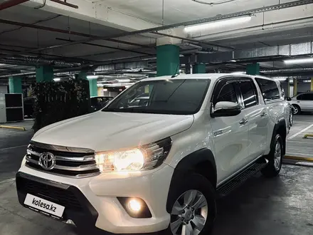 Toyota Hilux 2018 года за 19 500 000 тг. в Алматы – фото 2