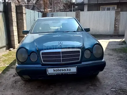 Mercedes-Benz E 230 1996 года за 2 300 000 тг. в Алматы