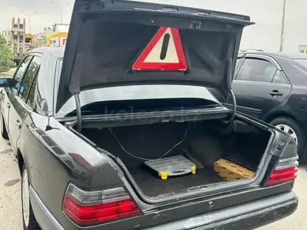 Mercedes-Benz E 230 1989 года за 1 500 000 тг. в Атырау – фото 6