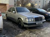 Mercedes-Benz E 220 1993 годаfor2 100 000 тг. в Астана