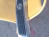 Решетка радиатора на Mazda Cronos б.у оригинальная за 10 000 тг. в Алматы – фото 2