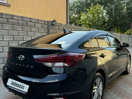 Hyundai Elantra 2020 года за 8 200 000 тг. в Алматы – фото 18