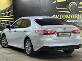 Toyota Camry 2019 года за 14 250 000 тг. в Актобе – фото 5