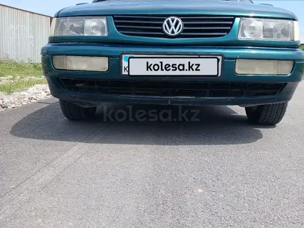 Volkswagen Passat 1995 года за 1 700 000 тг. в Шымкент – фото 2