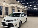 Toyota Sienna 2015 года за 14 200 000 тг. в Атырау