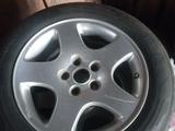 Оригинальные диски, вместе с резиной Audi c4, A6. за 210 000 тг. в Алматы – фото 3