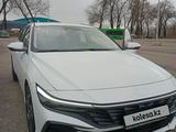 Hyundai Elantra 2024 года за 9 290 000 тг. в Алматы