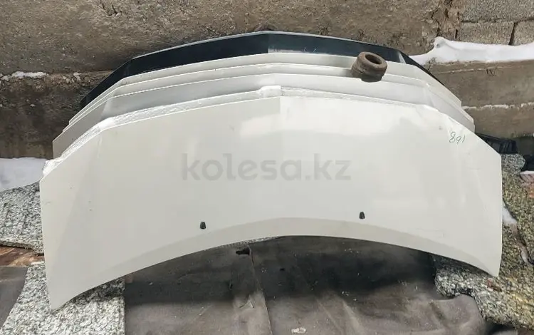 Alphard капот за 27 000 тг. в Шымкент