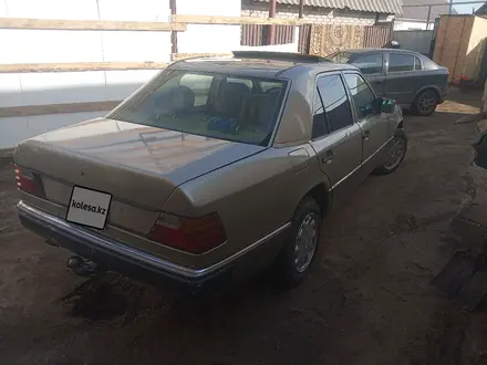 Mercedes-Benz E 300 1991 года за 1 900 000 тг. в Актобе – фото 4