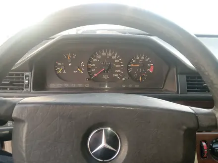 Mercedes-Benz E 300 1991 года за 1 900 000 тг. в Актобе – фото 8