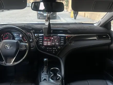Toyota Camry 2019 года за 12 000 000 тг. в Атырау – фото 5