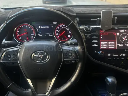 Toyota Camry 2019 года за 12 000 000 тг. в Атырау – фото 6