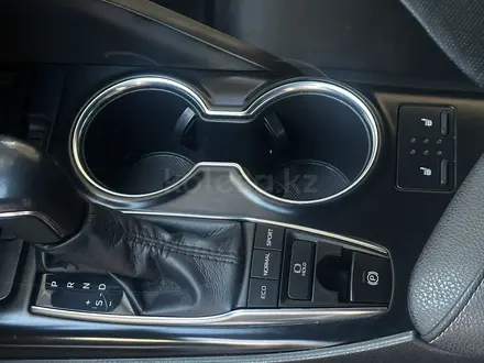 Toyota Camry 2019 года за 12 000 000 тг. в Атырау – фото 8