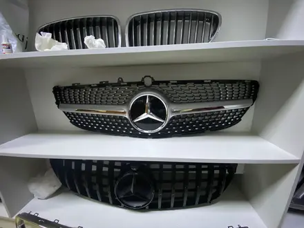 Решетка радиатора Mercedes Benz W218 CLS DIAMOND за 100 000 тг. в Алматы