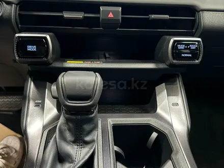 Toyota RAV4 Luxe+ 2026 года за 18 720 000 тг. в Алматы – фото 11